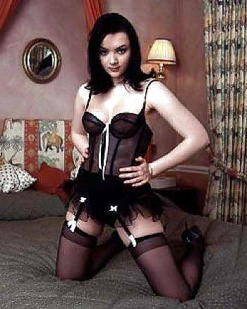 19P Celebrities wearing stockings