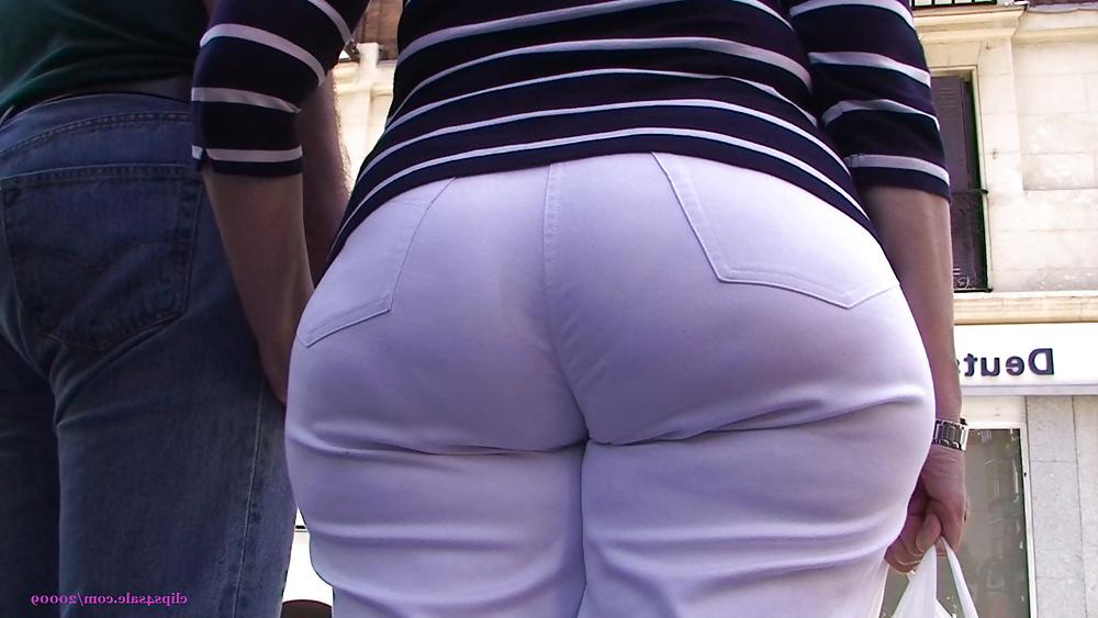 21P Candid big booty pear shape milf in white jeans