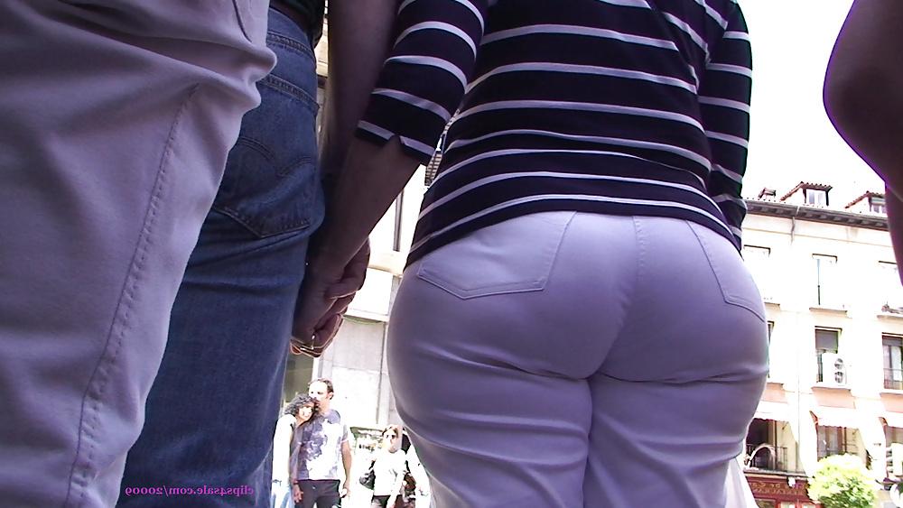 21P Candid big booty pear shape milf in white jeans