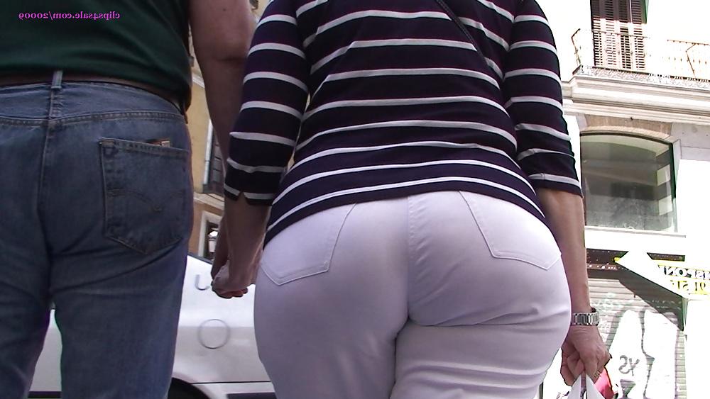 21P Candid big booty pear shape milf in white jeans
