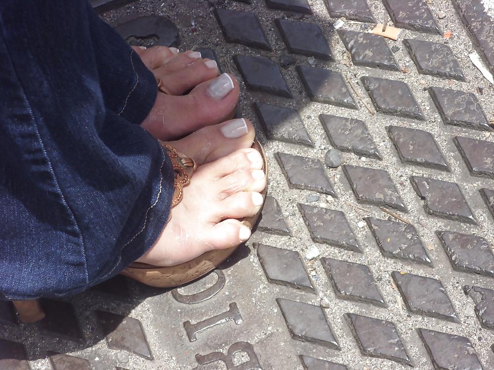 25P Street feet 4