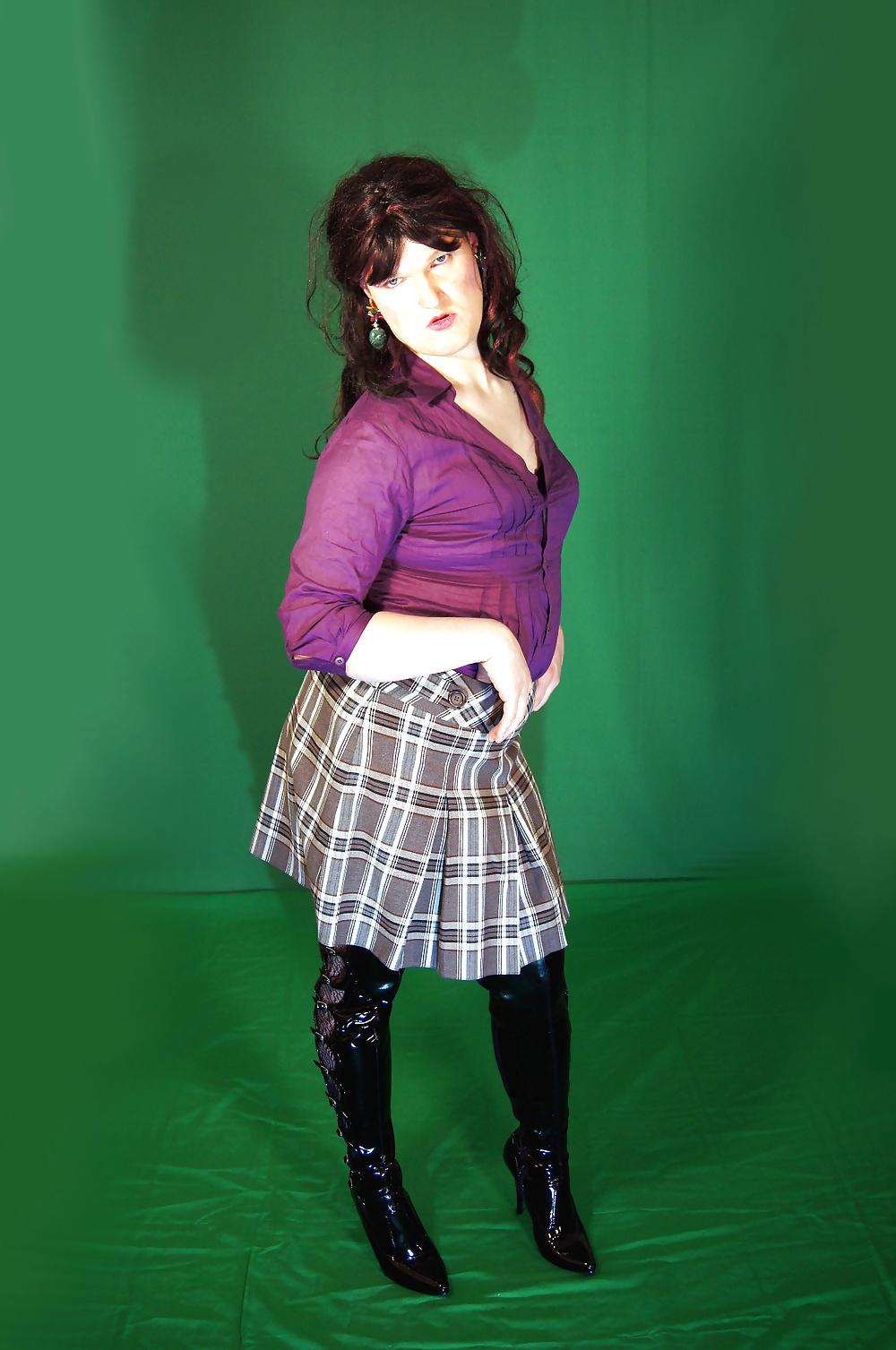4P Tgirl with leather boots