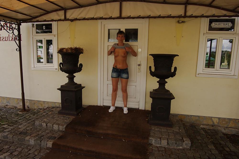 25P German flashing milf topless in jeans