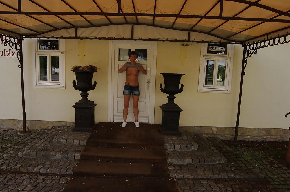 25P German flashing milf topless in jeans