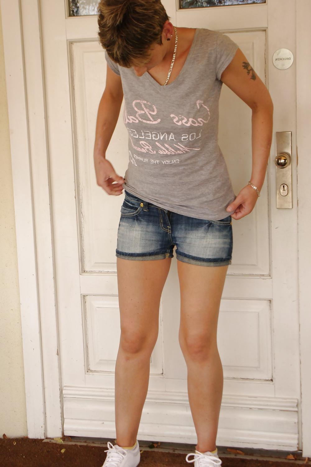25P German flashing milf topless in jeans