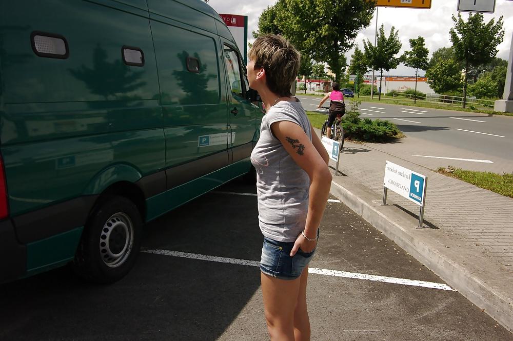 25P German flashing milf topless in jeans