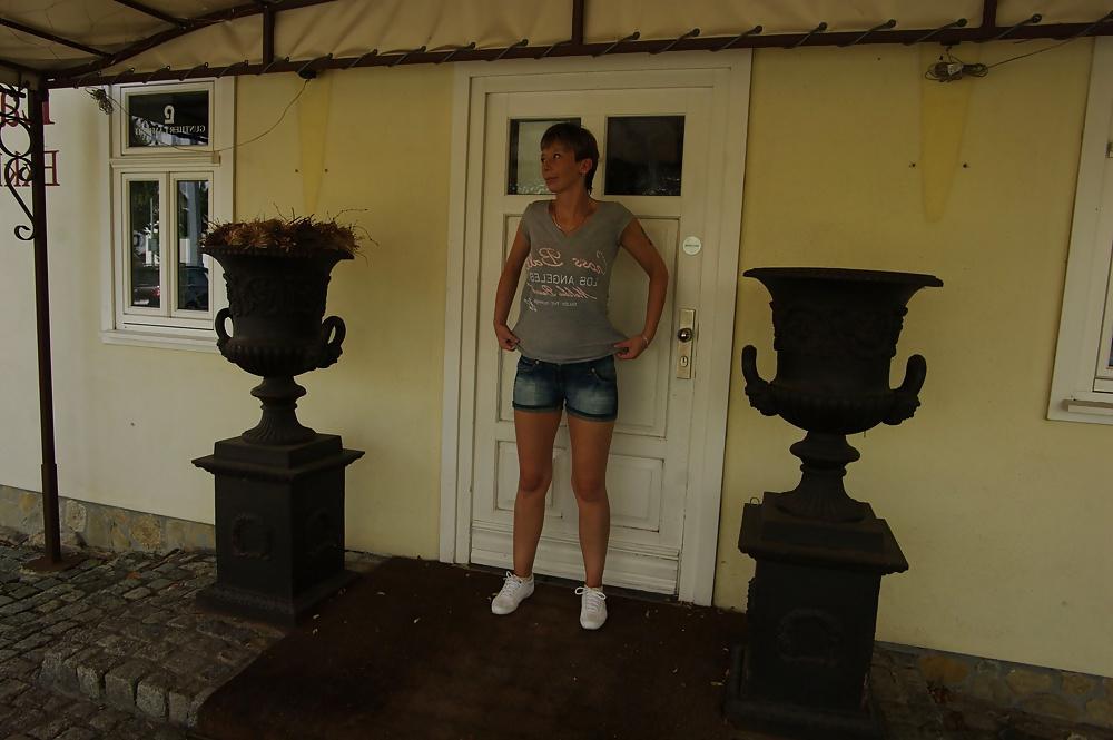 25P German flashing milf topless in jeans