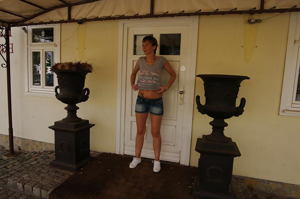 25P German flashing milf topless in jeans