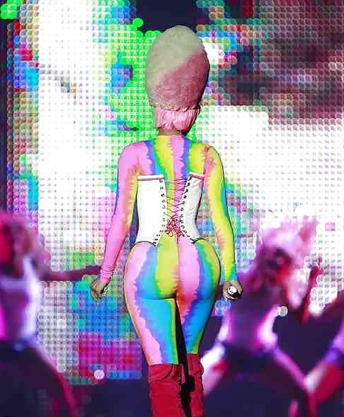 25P nicki minaj her big booty thick ass and her dildo