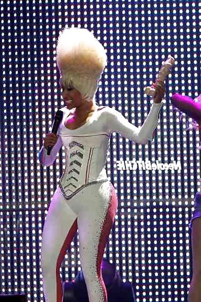 25P nicki minaj her big booty thick ass and her dildo