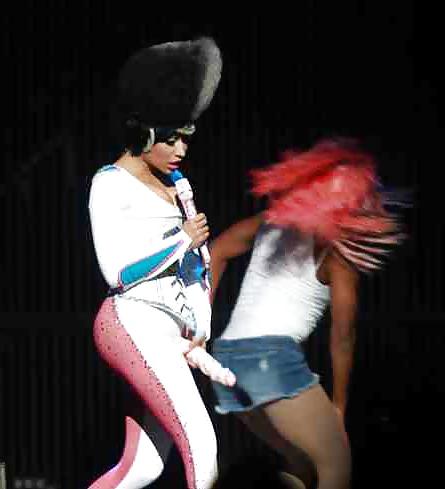 25P nicki minaj her big booty thick ass and her dildo