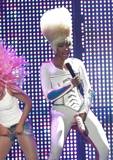 25P nicki minaj her big booty thick ass and her dildo