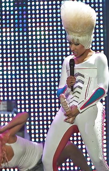 25P nicki minaj her big booty thick ass and her dildo