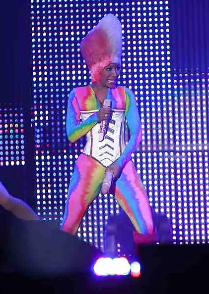 25P nicki minaj her big booty thick ass and her dildo