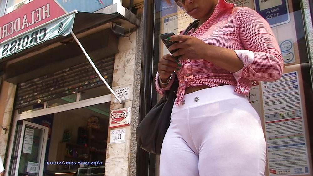 21P Spanish candid booty 