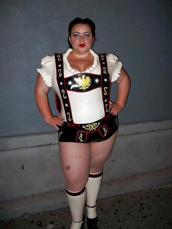 25P German latex dirndl