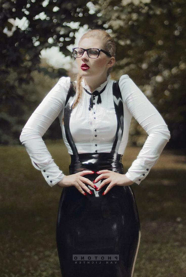 25P German latex dirndl