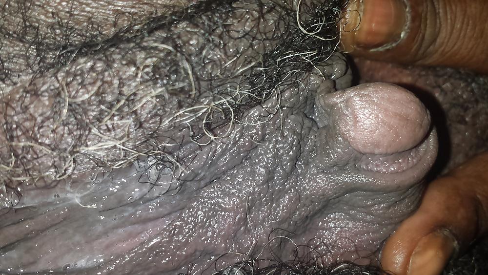 23P Very big clit