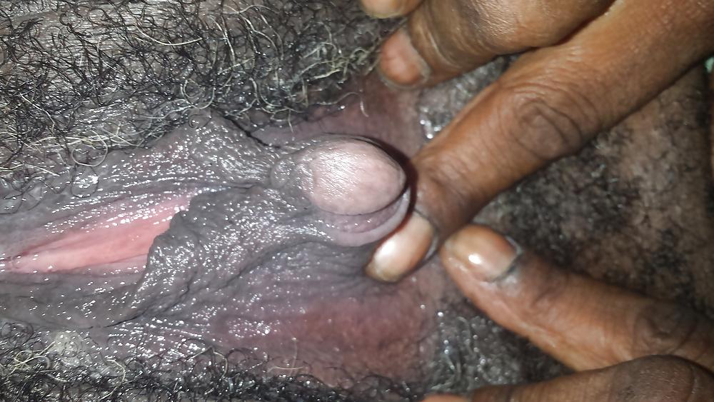 23P Very big clit