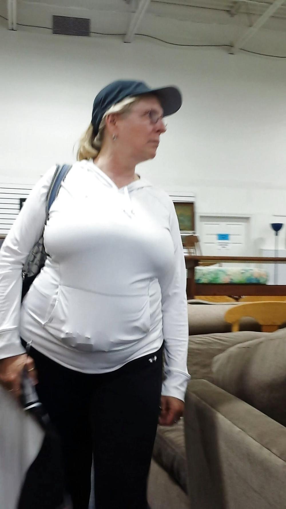 4P Candid mature big boobs shopping in tight top