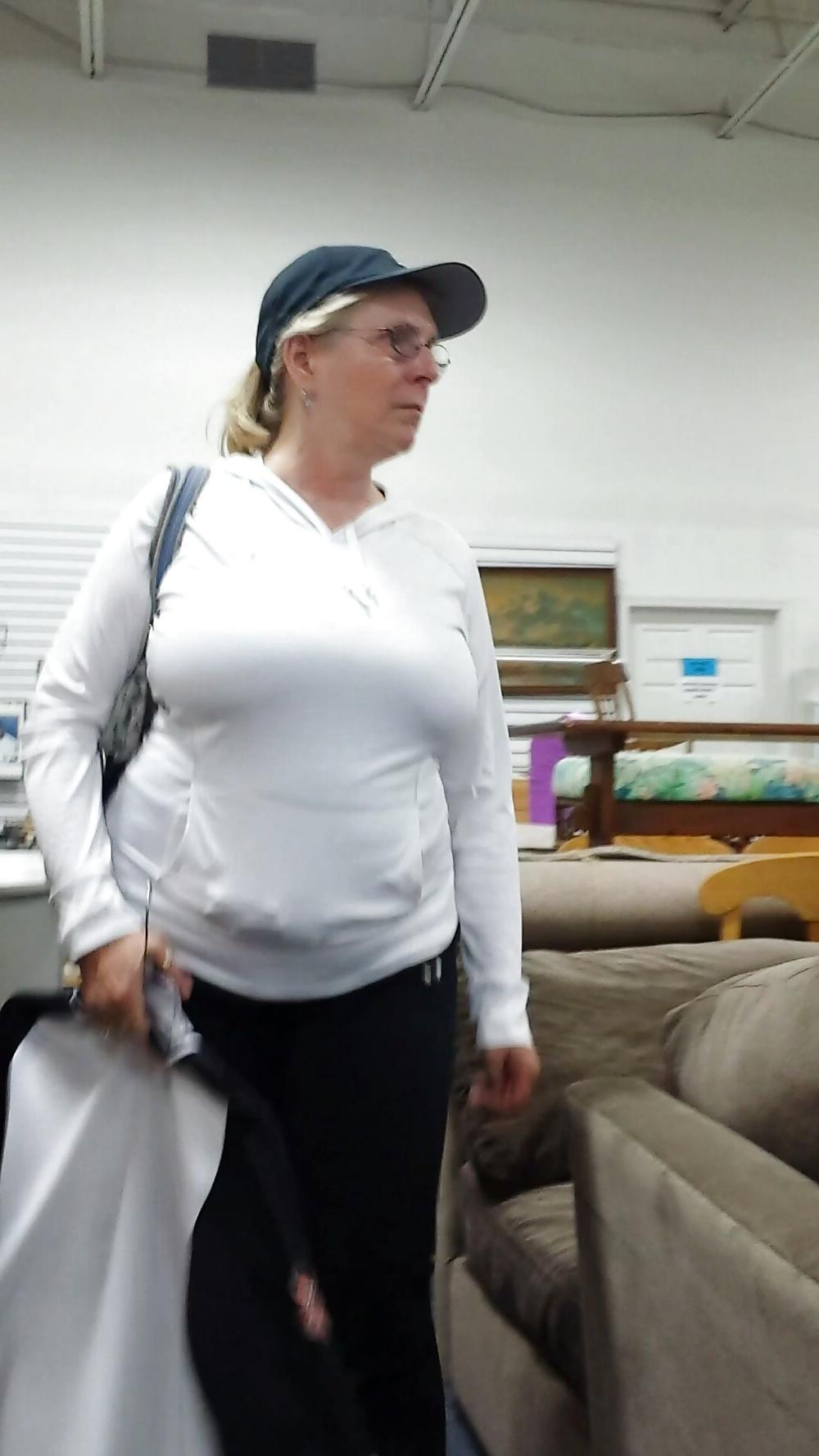 4P Candid mature big boobs shopping in tight top