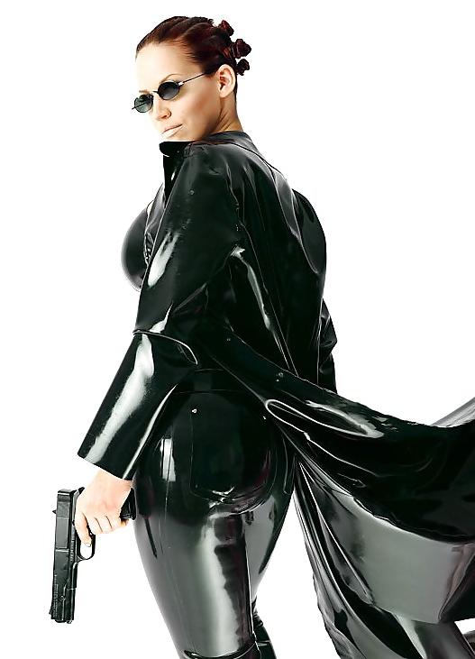 25P Latex and erotic IV