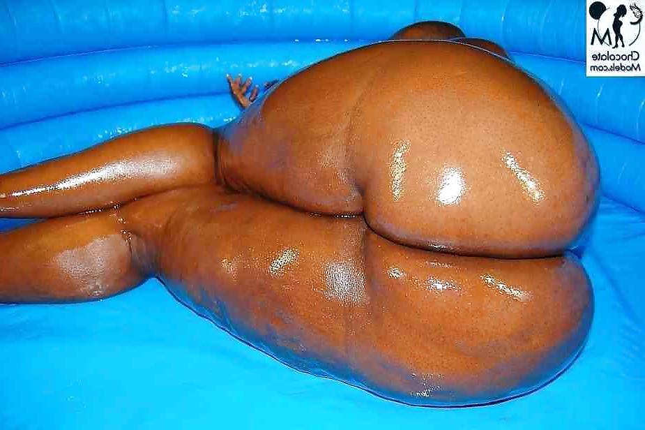 25P She got a BIG ASS!!! Ibstroking!!!!