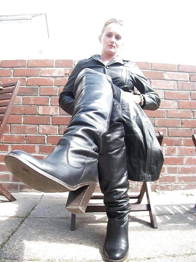 25P Ladies in boots 20
