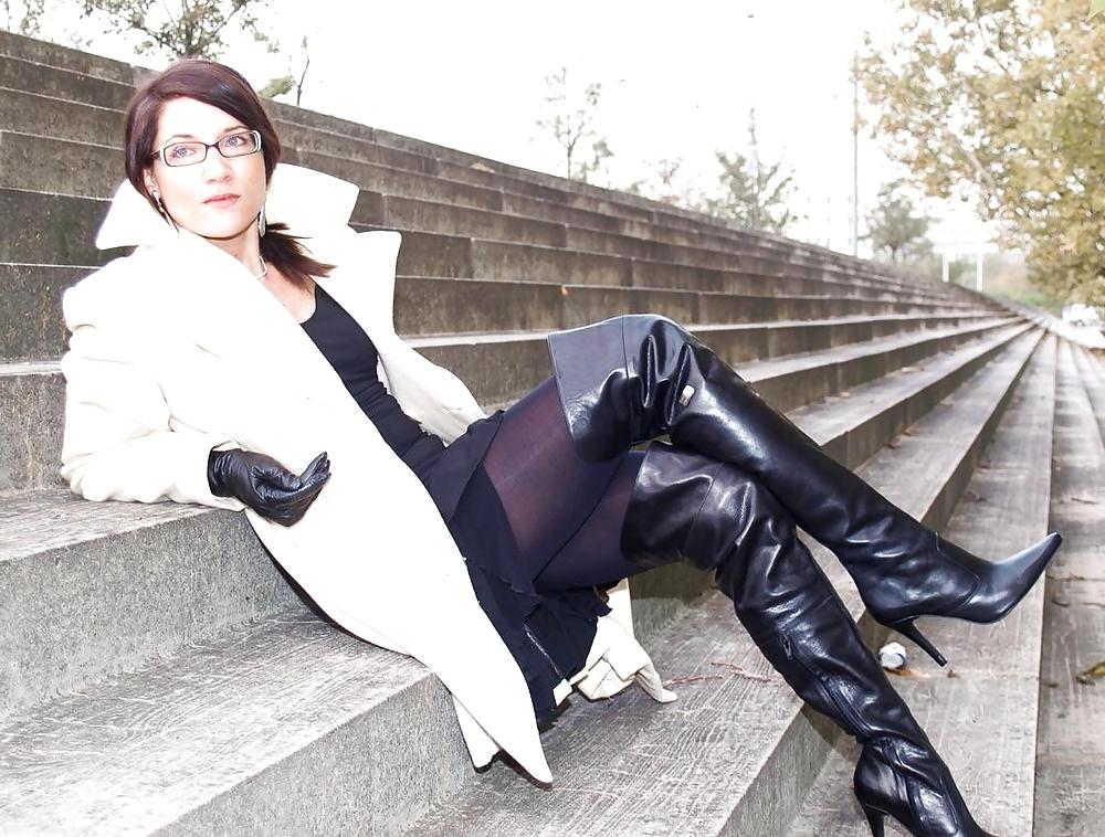 25P Ladies in boots 20
