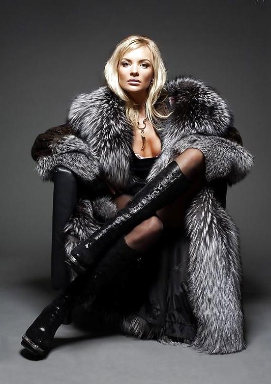 25P Ladies in boots 20