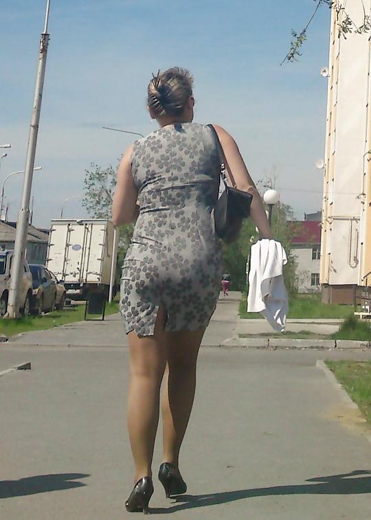 25P Mädchen mit prallen Beinen 2