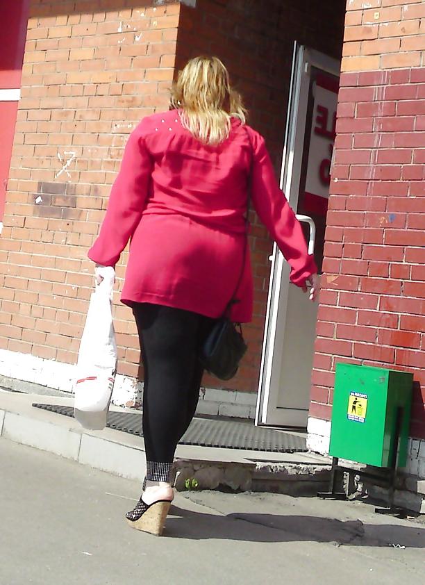 25P Mädchen mit prallen Beinen 2