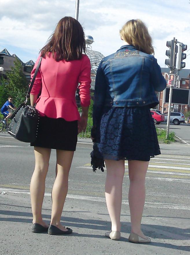 25P Mädchen mit prallen Beinen 2