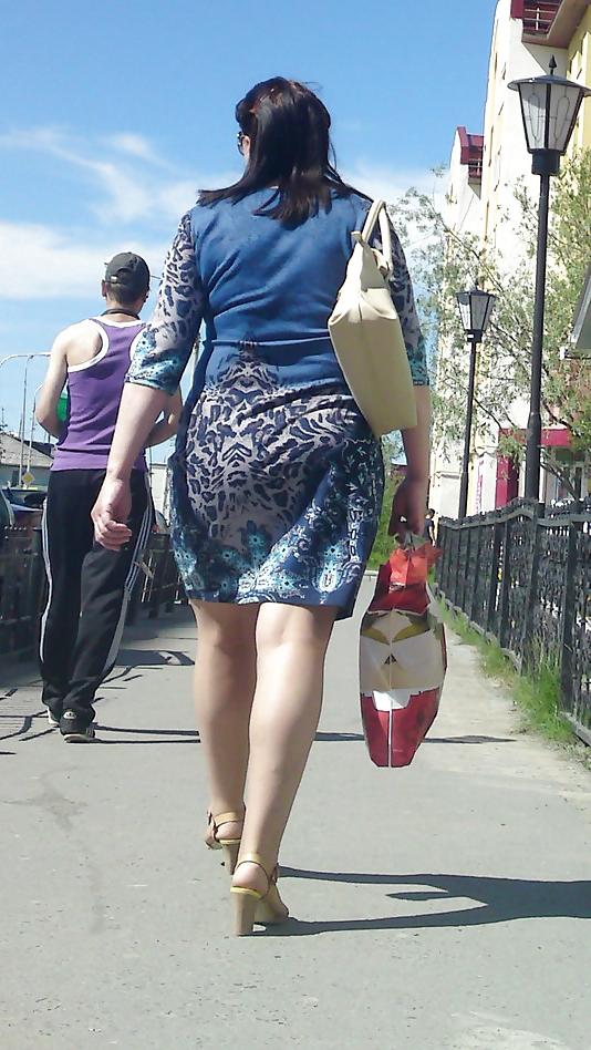 25P Mädchen mit prallen Beinen 2