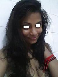 15P Sri Lankan Babe Exposed