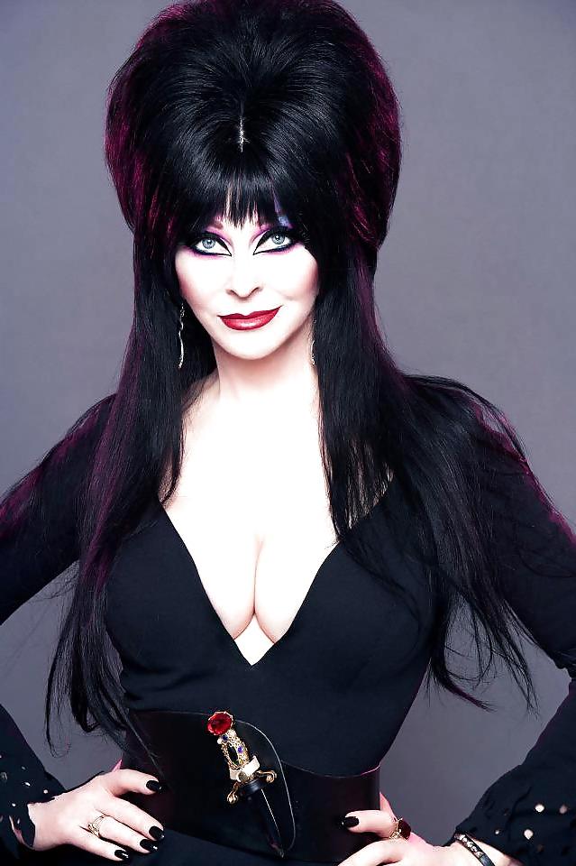 25P Elvira - Cassandra Peterson