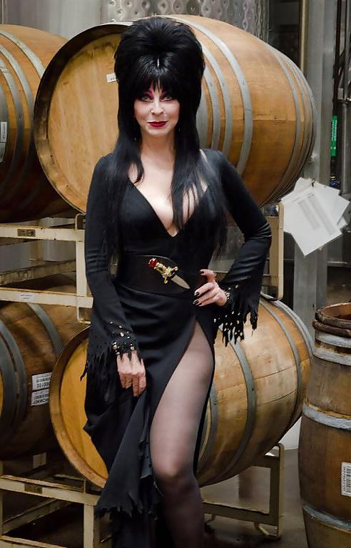 25P Elvira - Cassandra Peterson