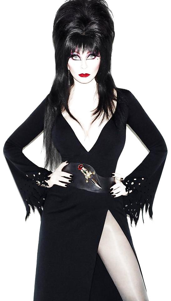 25P Elvira - Cassandra Peterson