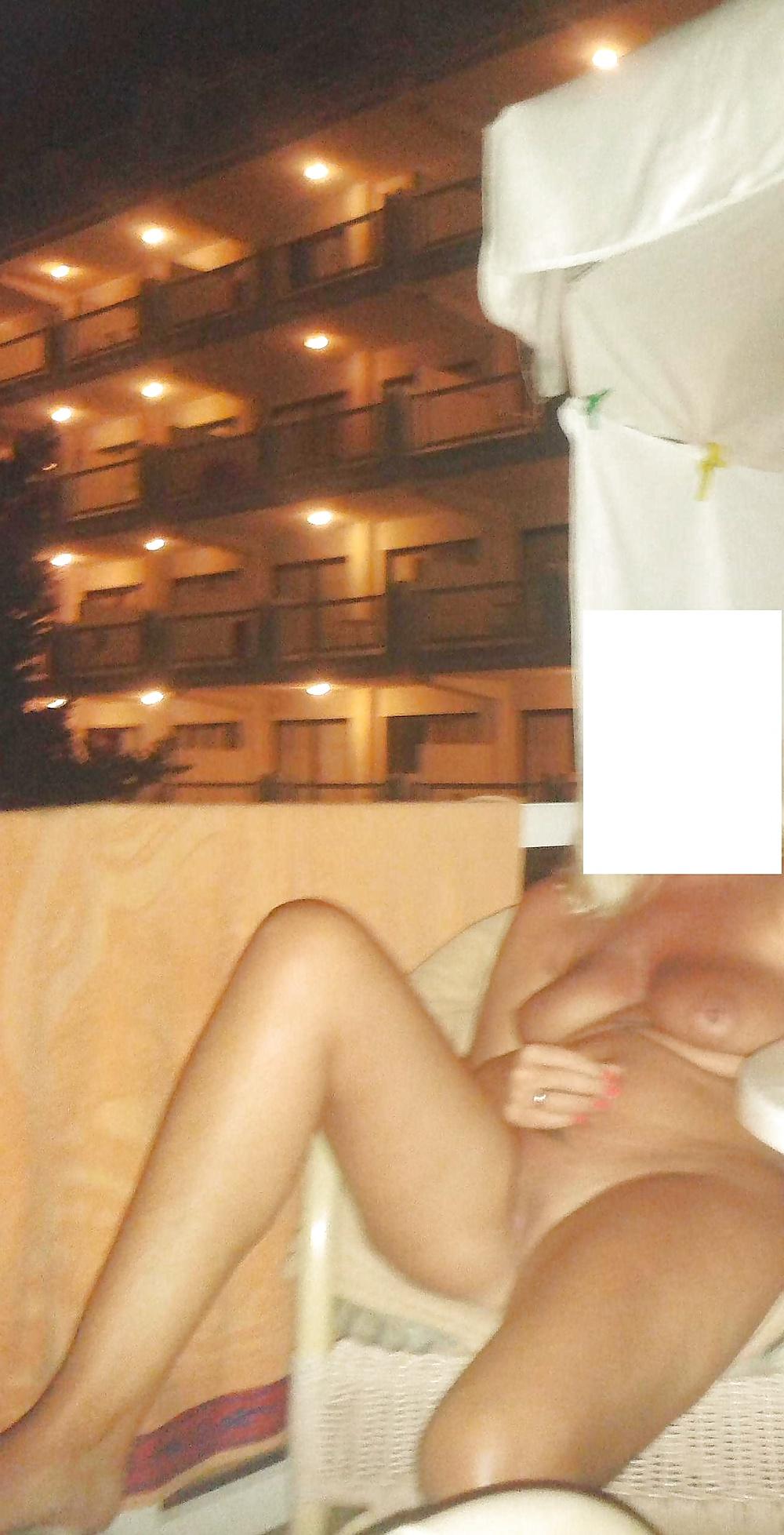 16P Flashing nude on a hotel balcony