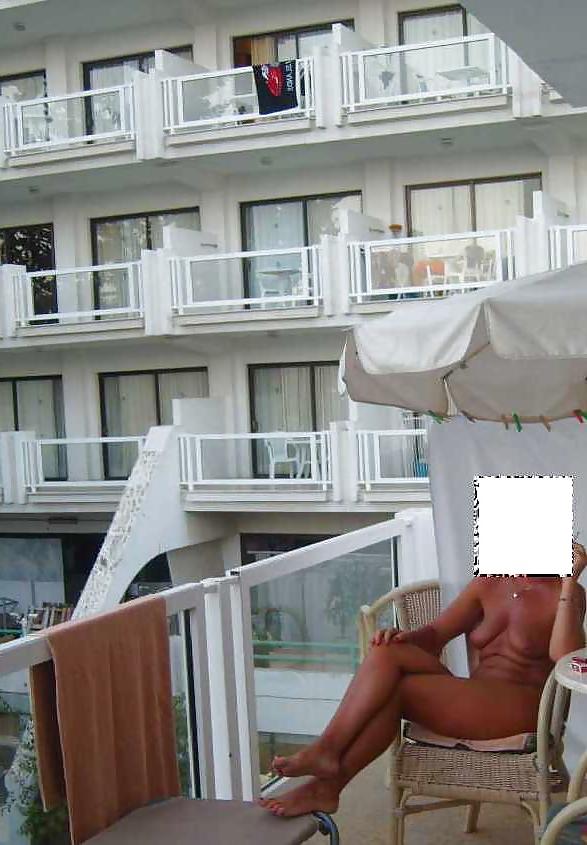 16P Flashing nude on a hotel balcony