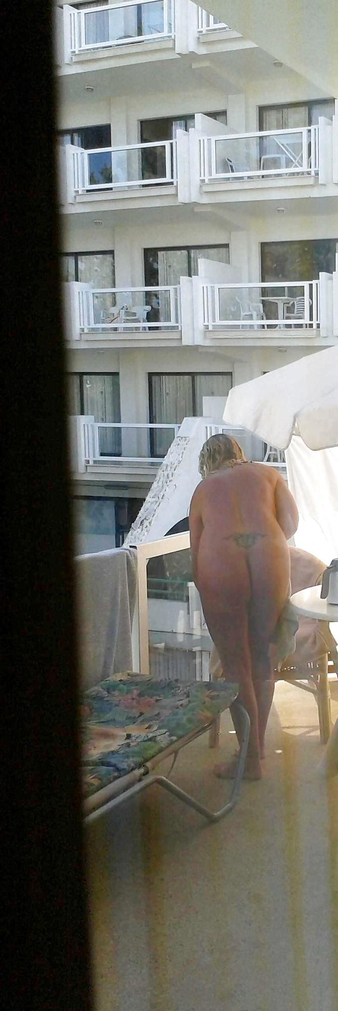 16P Flashing nude on a hotel balcony