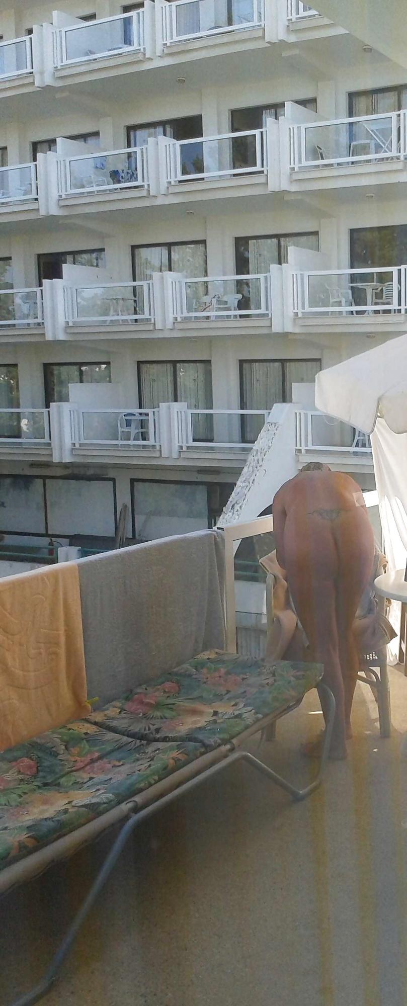 16P Flashing nude on a hotel balcony