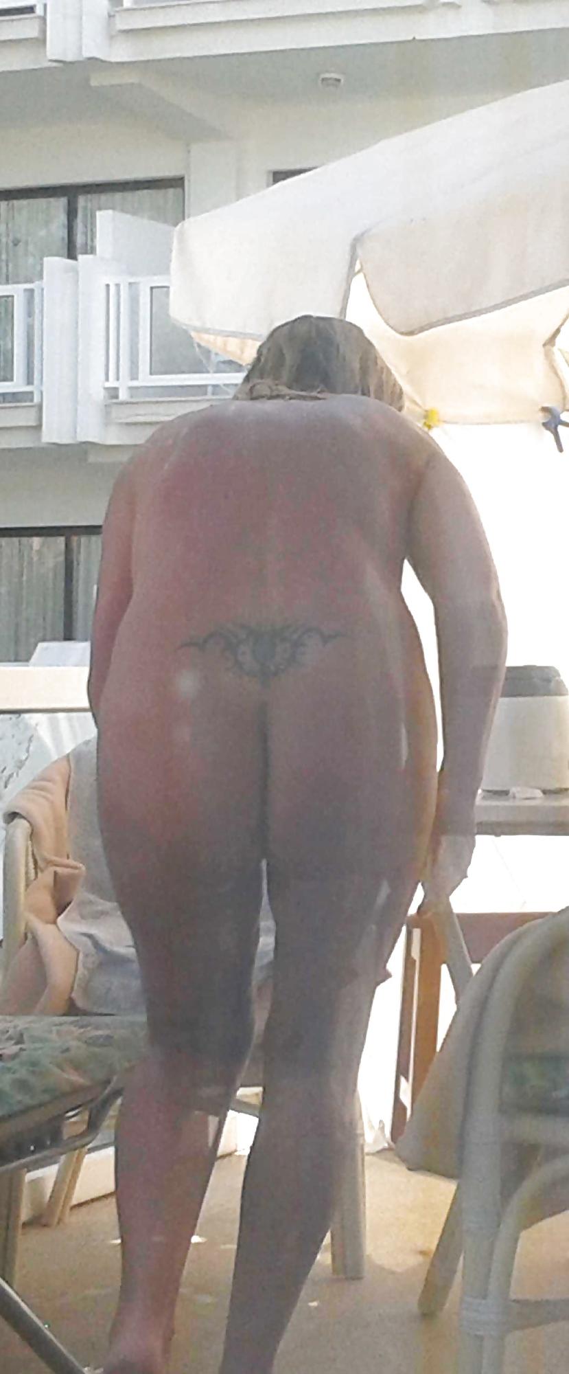 16P Flashing nude on a hotel balcony