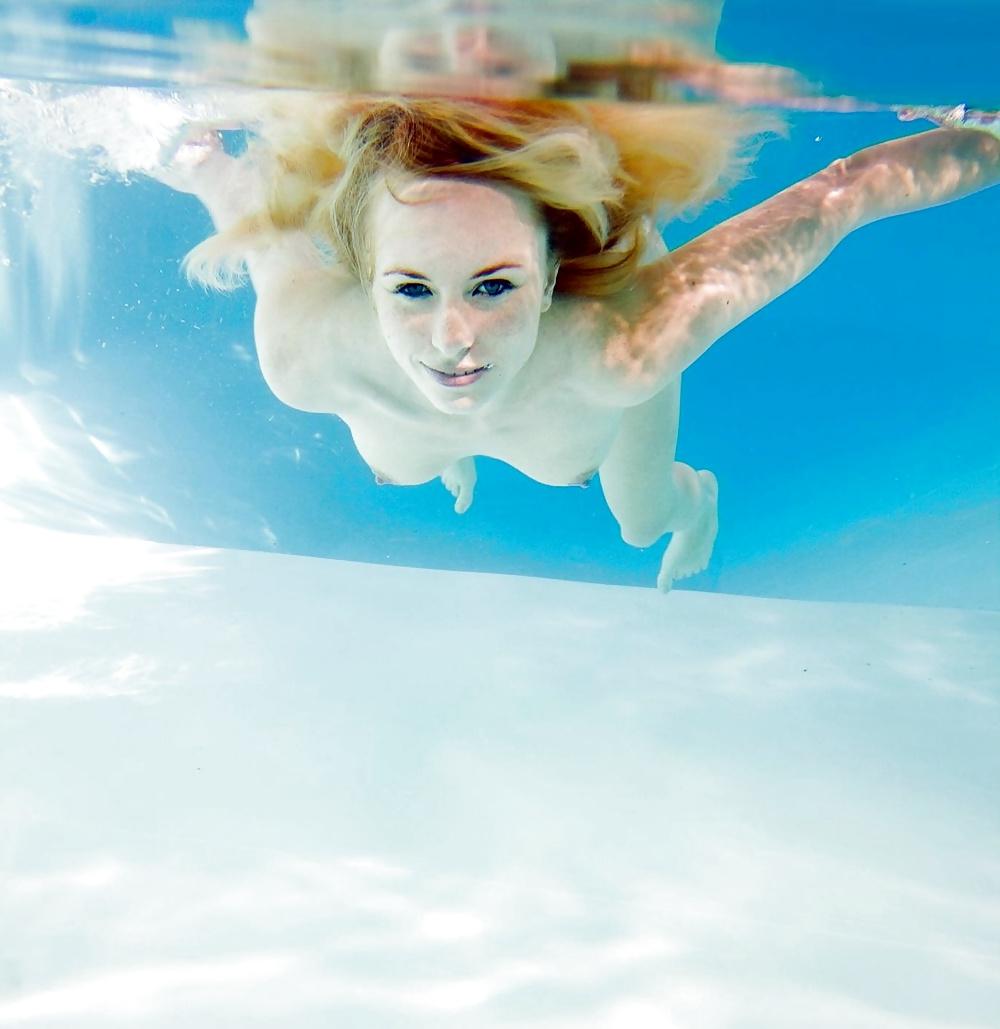 25P Erotic Lust under Water - Session 4