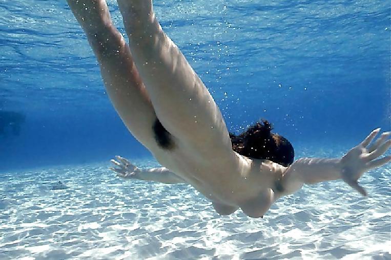 25P Erotic Lust under Water - Session 4