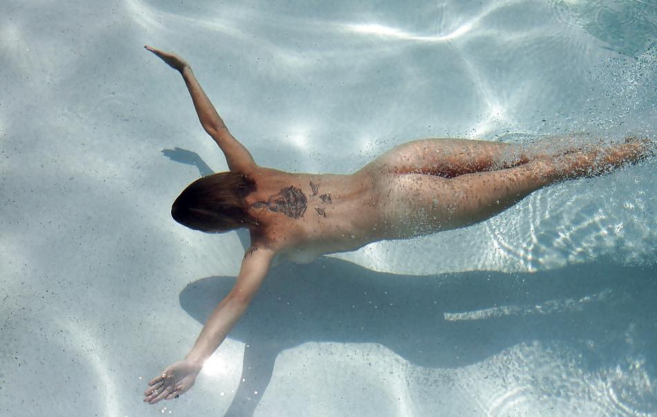 25P Erotic Lust under Water - Session 4