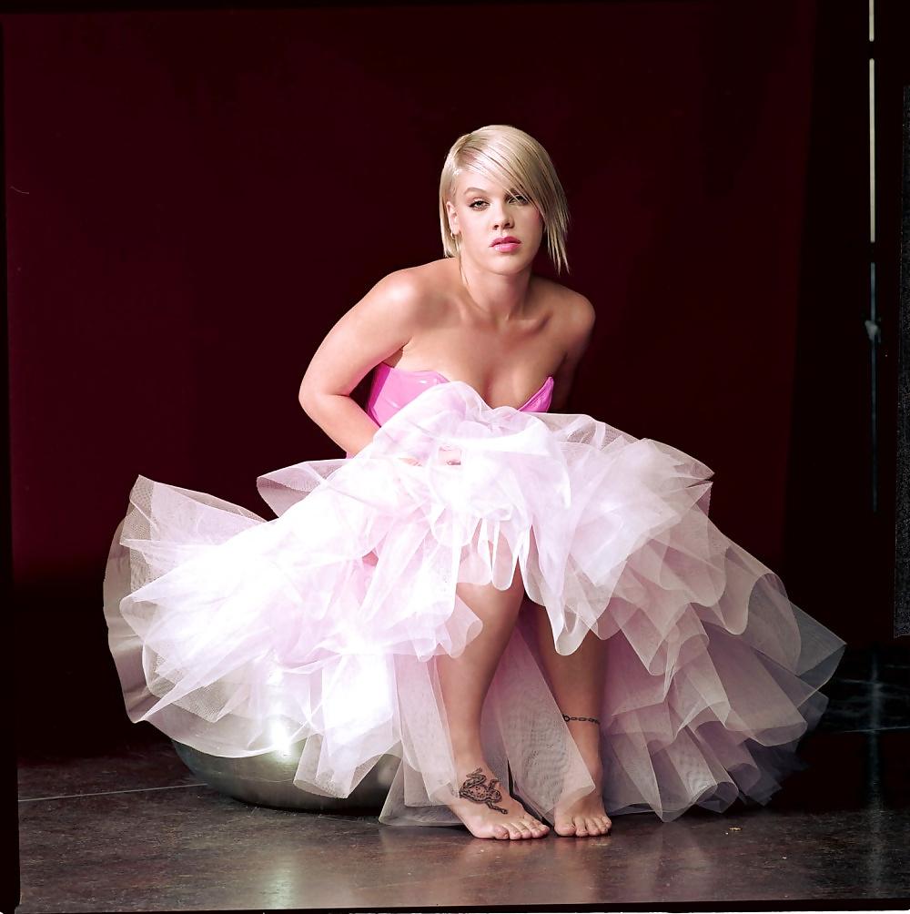 25P Alecia Moore (Pink)