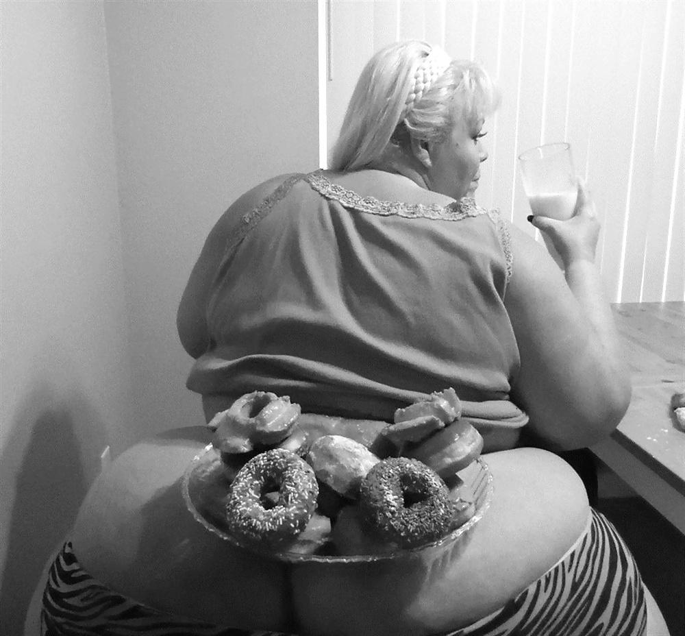 5P Ass-Booty-Butt! (SSBBW) Got Donuts?