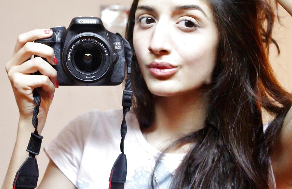 25P Mawra Hocane