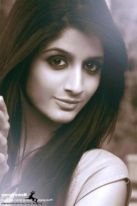 25P Mawra Hocane